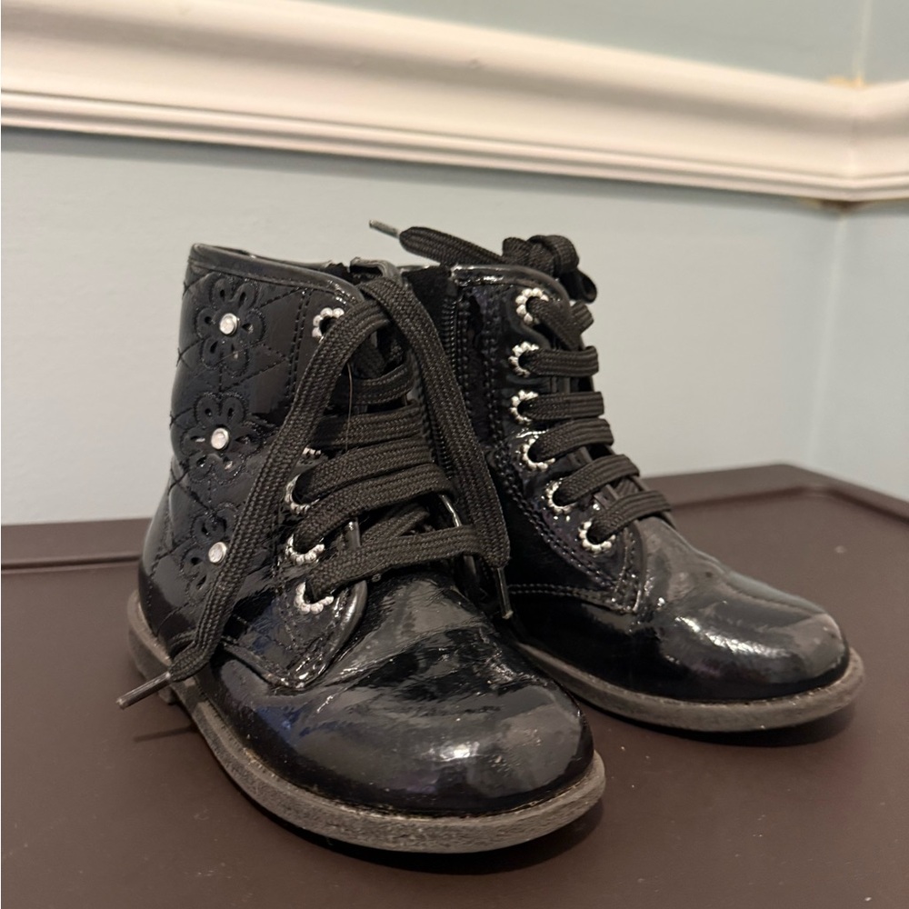 dELiA*s Shiny Black Kids Boots in Good Used Condition Size Eight Toddler